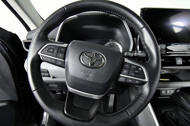 2023 Toyota Highlander Hybrid XLE photo 2