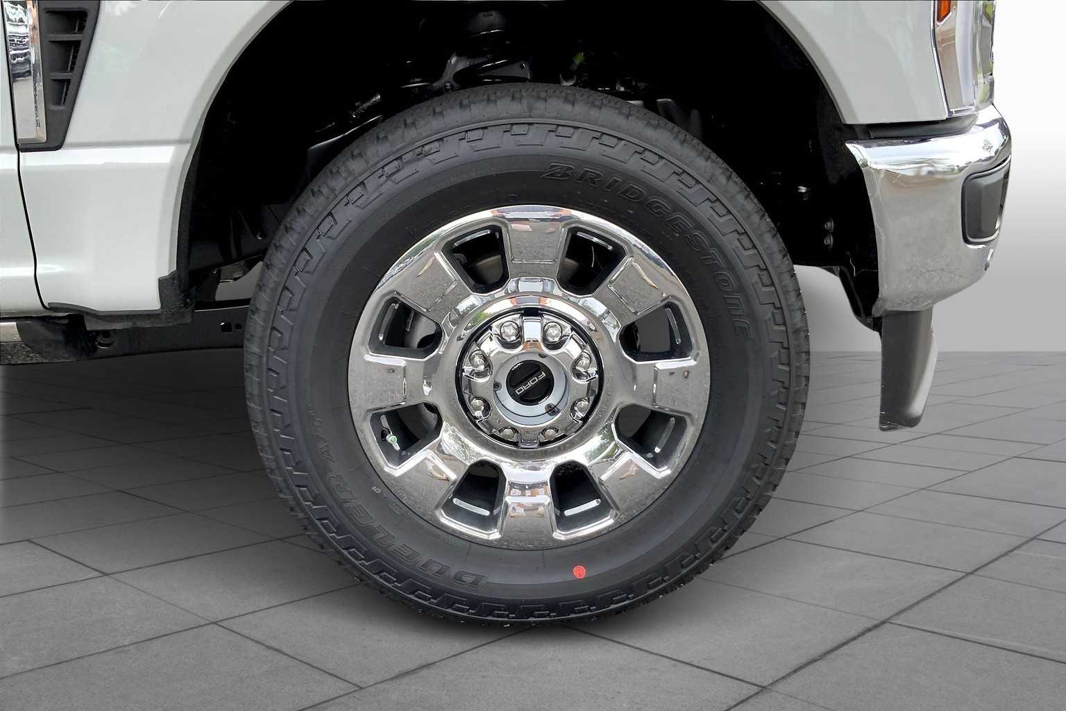 2025 Ford F-350 Lariat photo 12