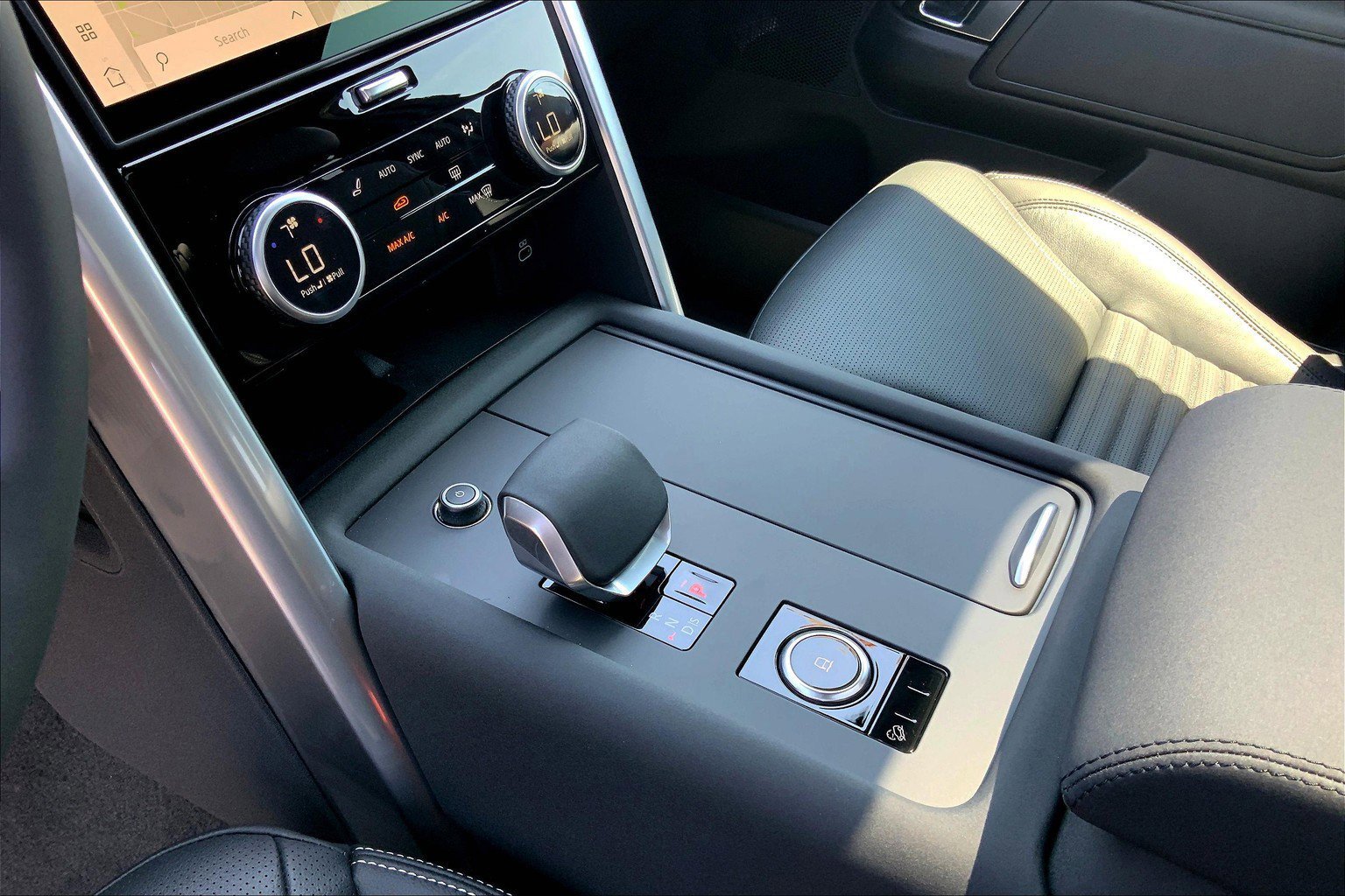 2025 Land Rover Discovery S photo 7