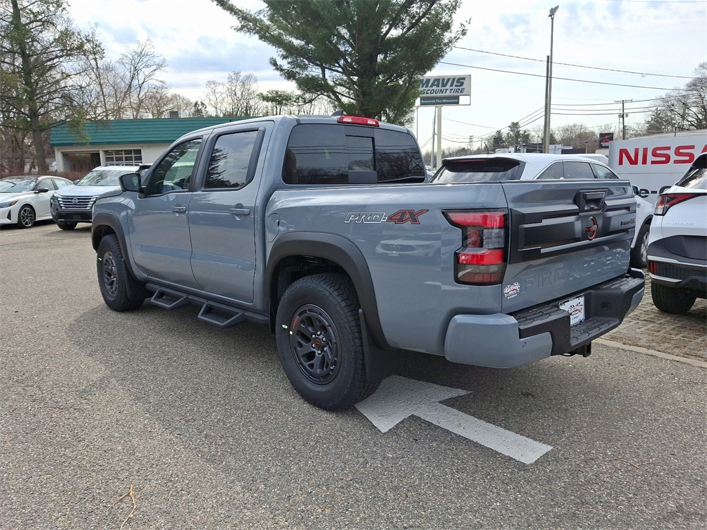 2025 Nissan Frontier PRO-4X Crew Cab photo 3