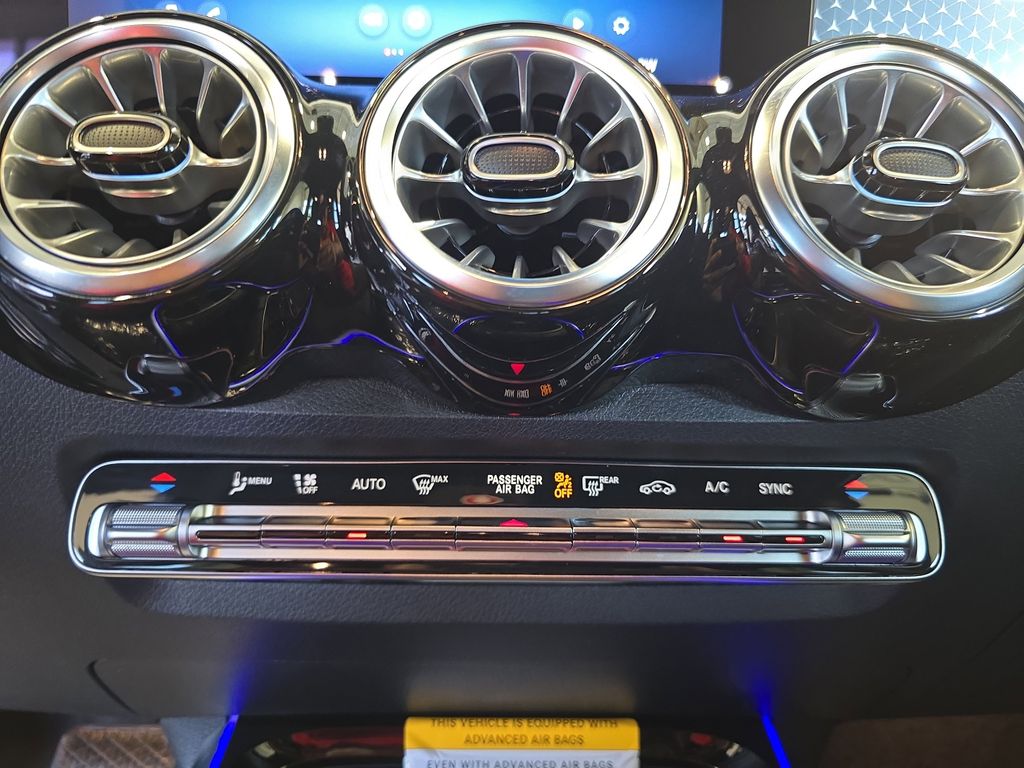 2025 Mercedes Benz GLB 250 photo 21
