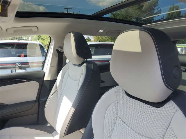 2025 Volkswagen Tiguan SE photo 13