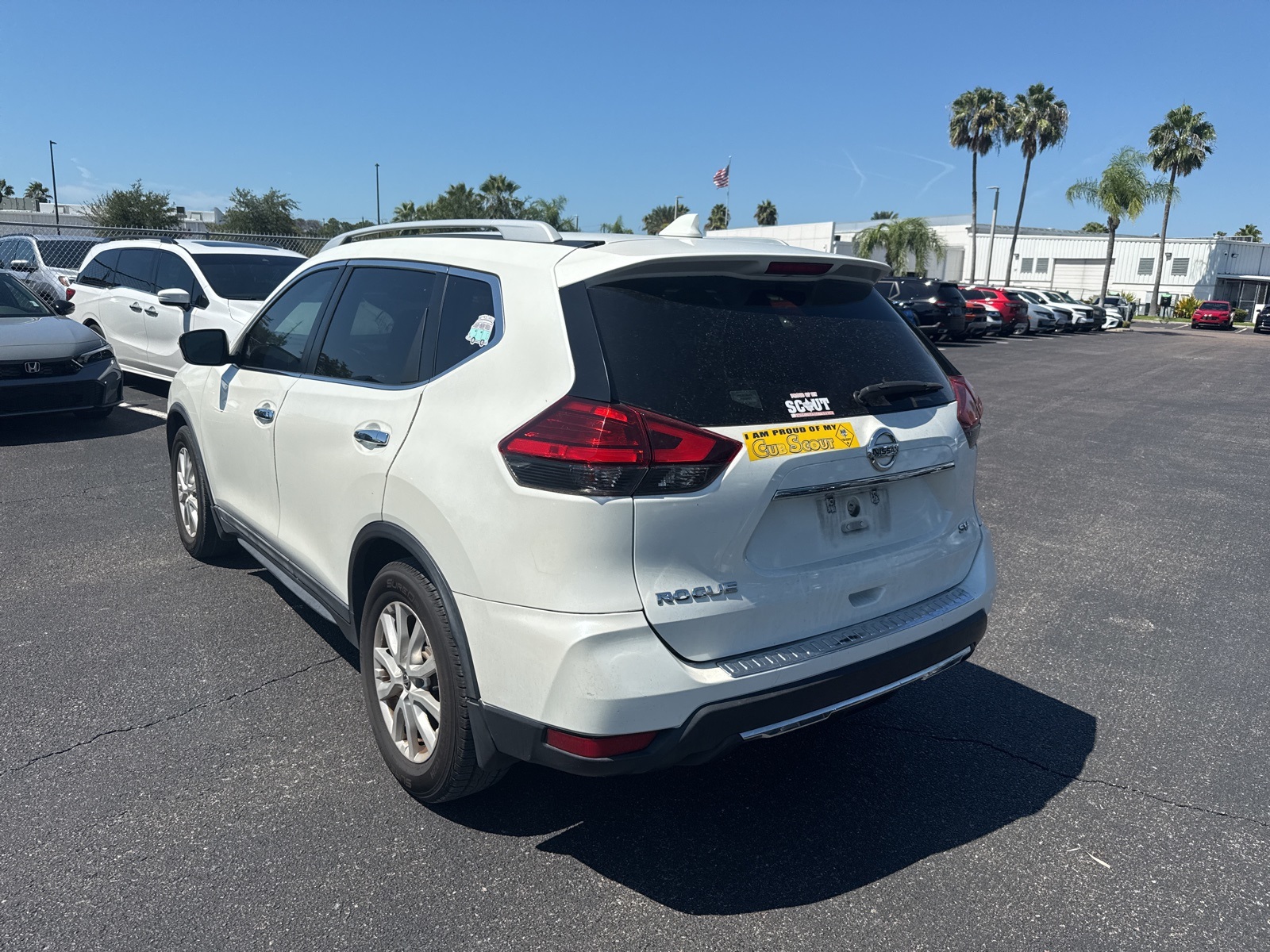 2017 Nissan Rogue SV photo 4