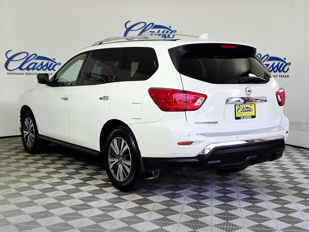 2020 Nissan Pathfinder S photo 2