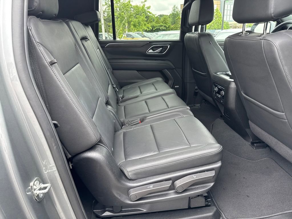 2024 Chevrolet Suburban LT photo 14