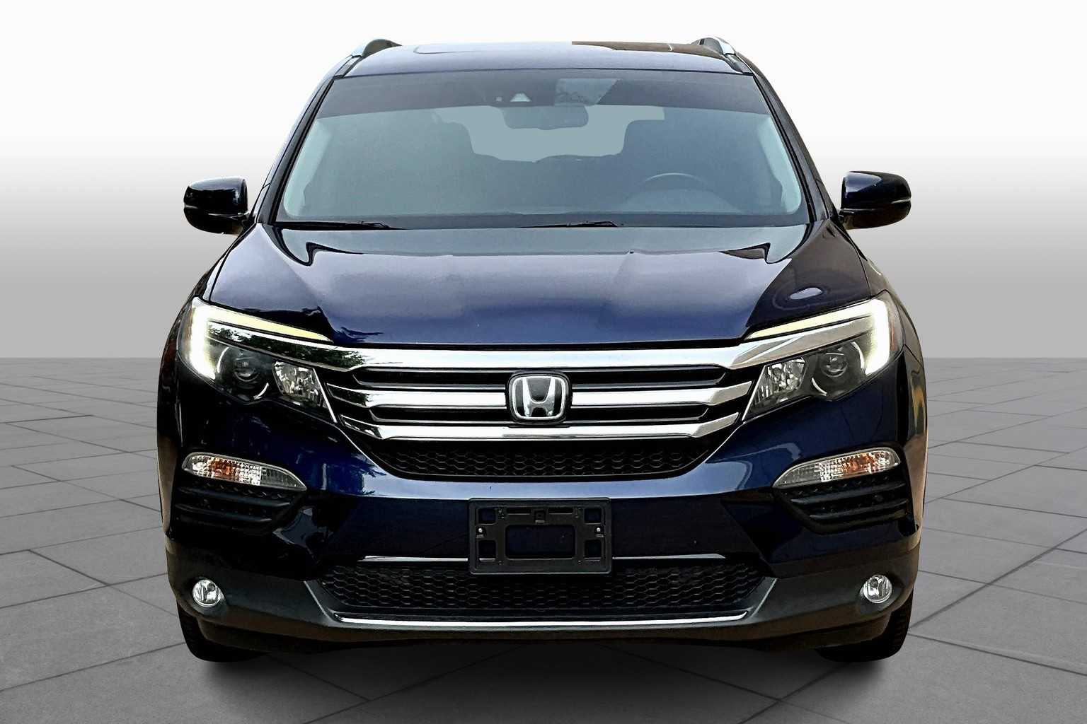 2016 Honda Pilot Elite photo 3