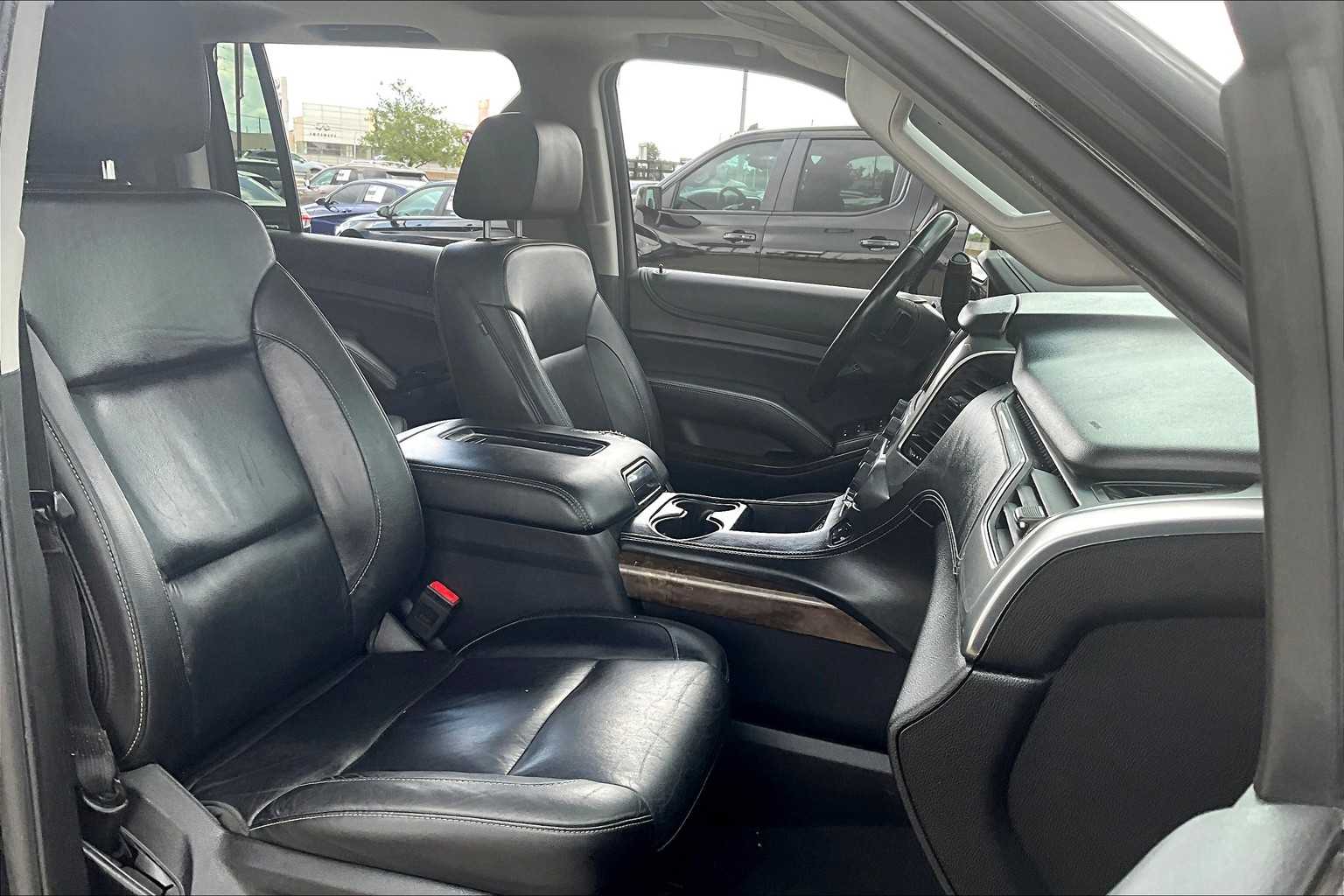 2019 Chevrolet Suburban LT photo 8