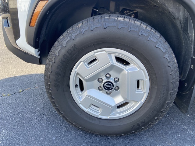 2024 Nissan Frontier SV Crew Cab photo 7