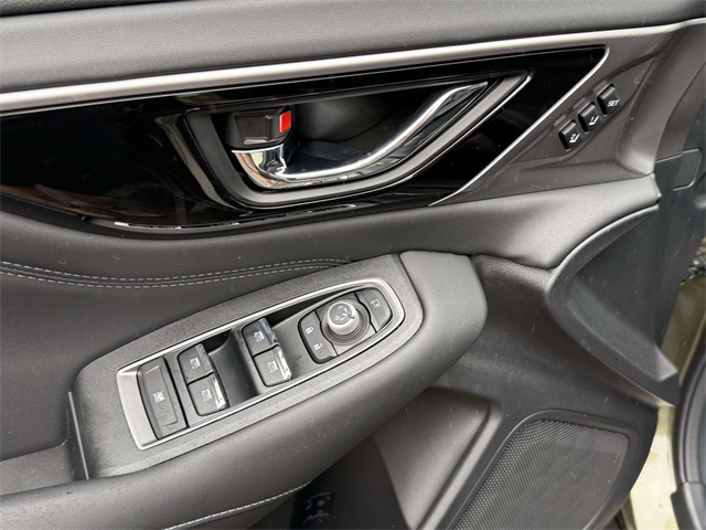 2025 Subaru Outback Touring XT photo 25