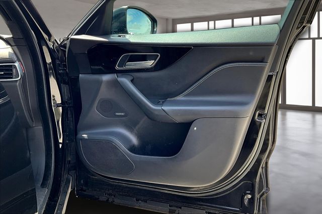 2019 Jaguar F-PACE S photo 17