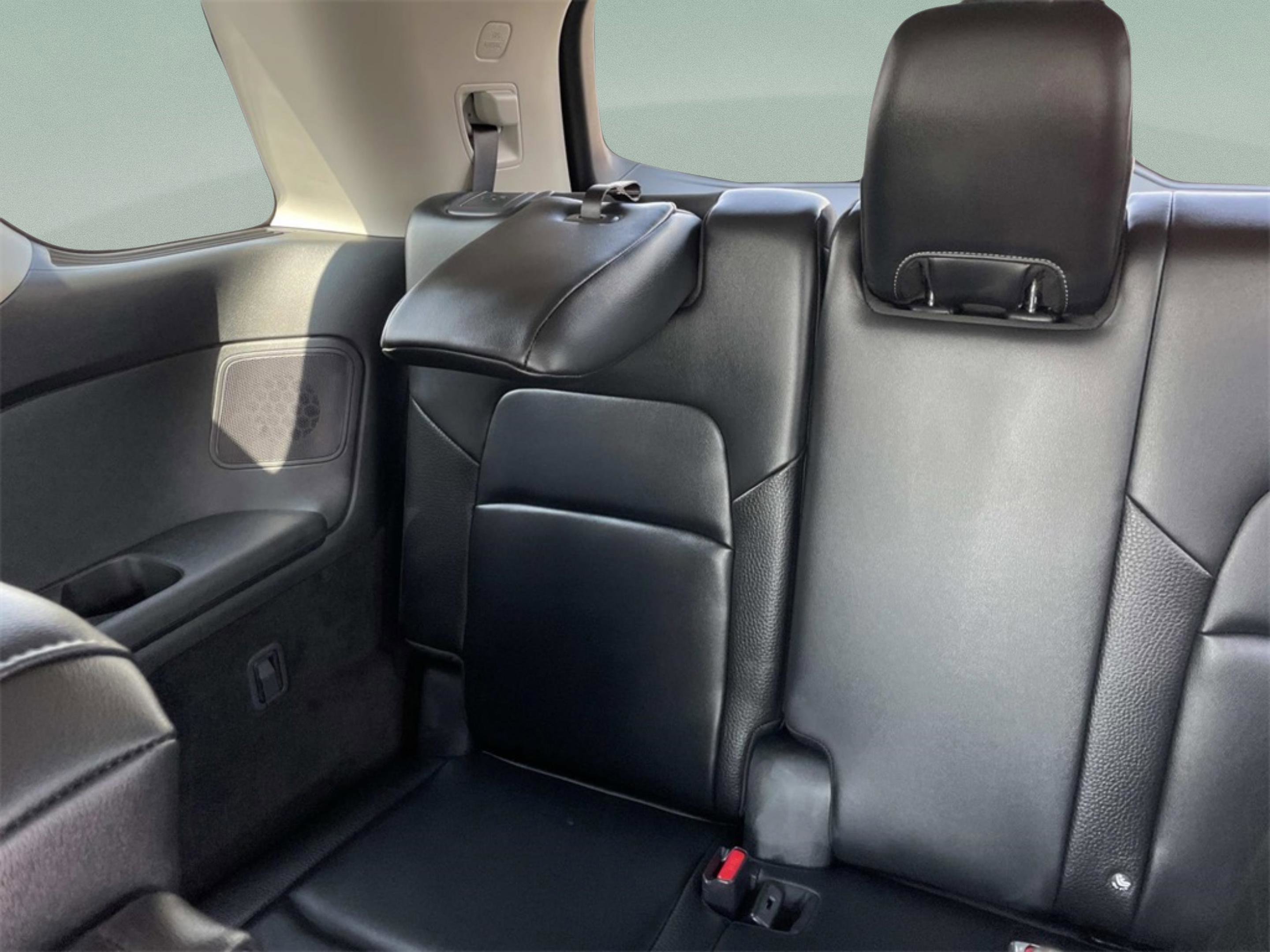 2025 Nissan Pathfinder SL photo 8