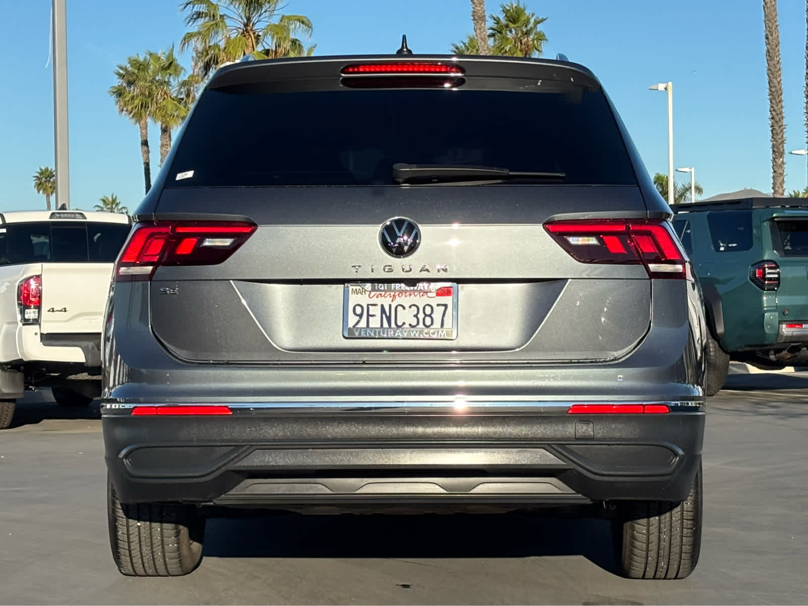 2023 Volkswagen Tiguan SE photo 3