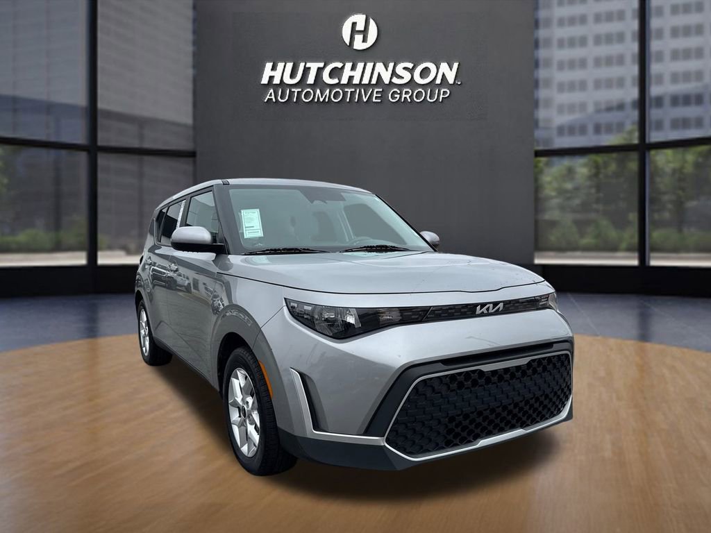 2024 Kia Soul LX's photo