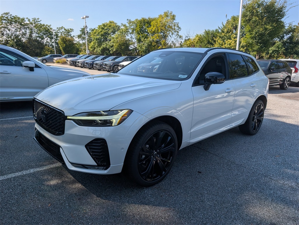 2026 Volvo XC60 B5 Black Edition photo 29