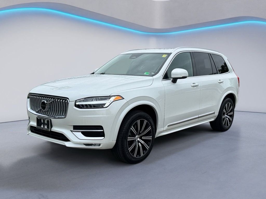 2025 Volvo XC90 Core photo 7