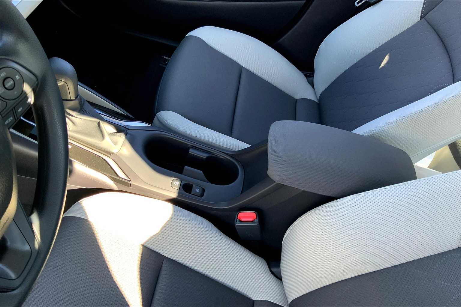 2025 Toyota Corolla LE photo 13