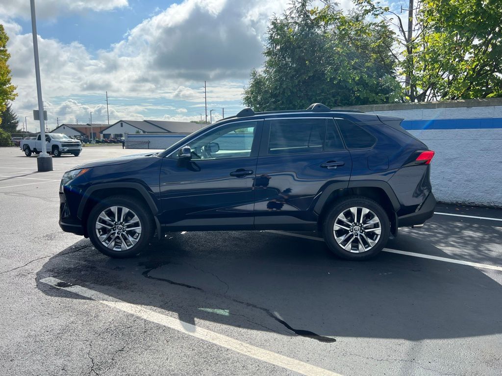 2023 Toyota RAV4 XLE Premium photo 2