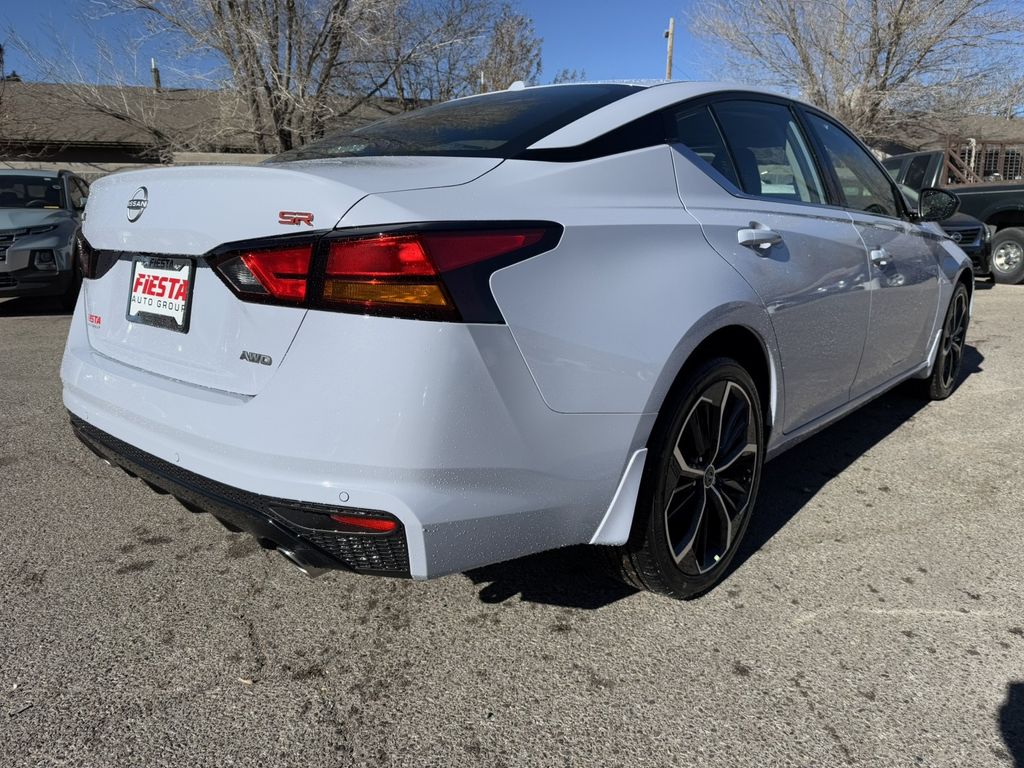 2025 Nissan Altima 2.5 SR photo 4