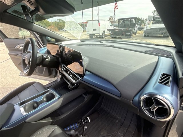 2025 Chevrolet Equinox EV 1LT photo 16
