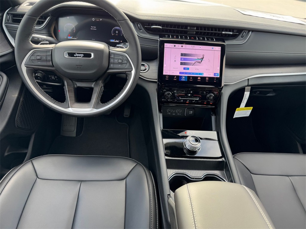 2025 Jeep Grand Cherokee Limited photo 7