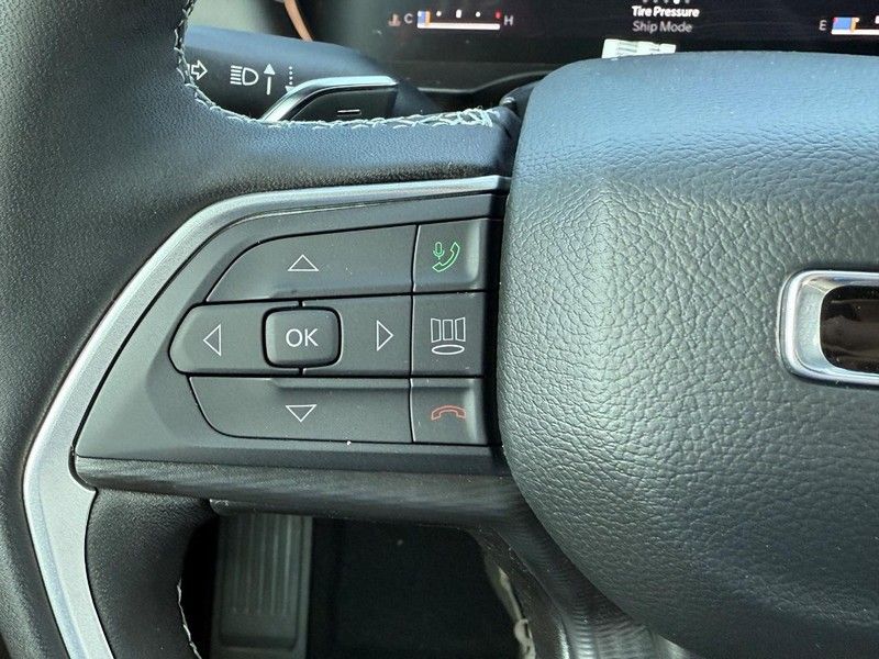 2025 Jeep Grand Cherokee Laredo X photo 11