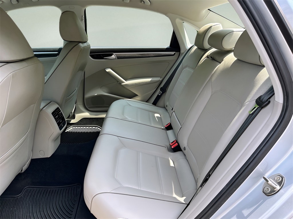 2018 Volkswagen Passat SE photo 20
