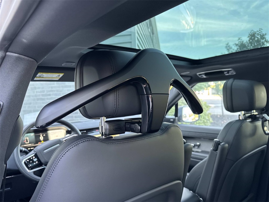 2025 Land Rover Range Rover Sport SE photo 16