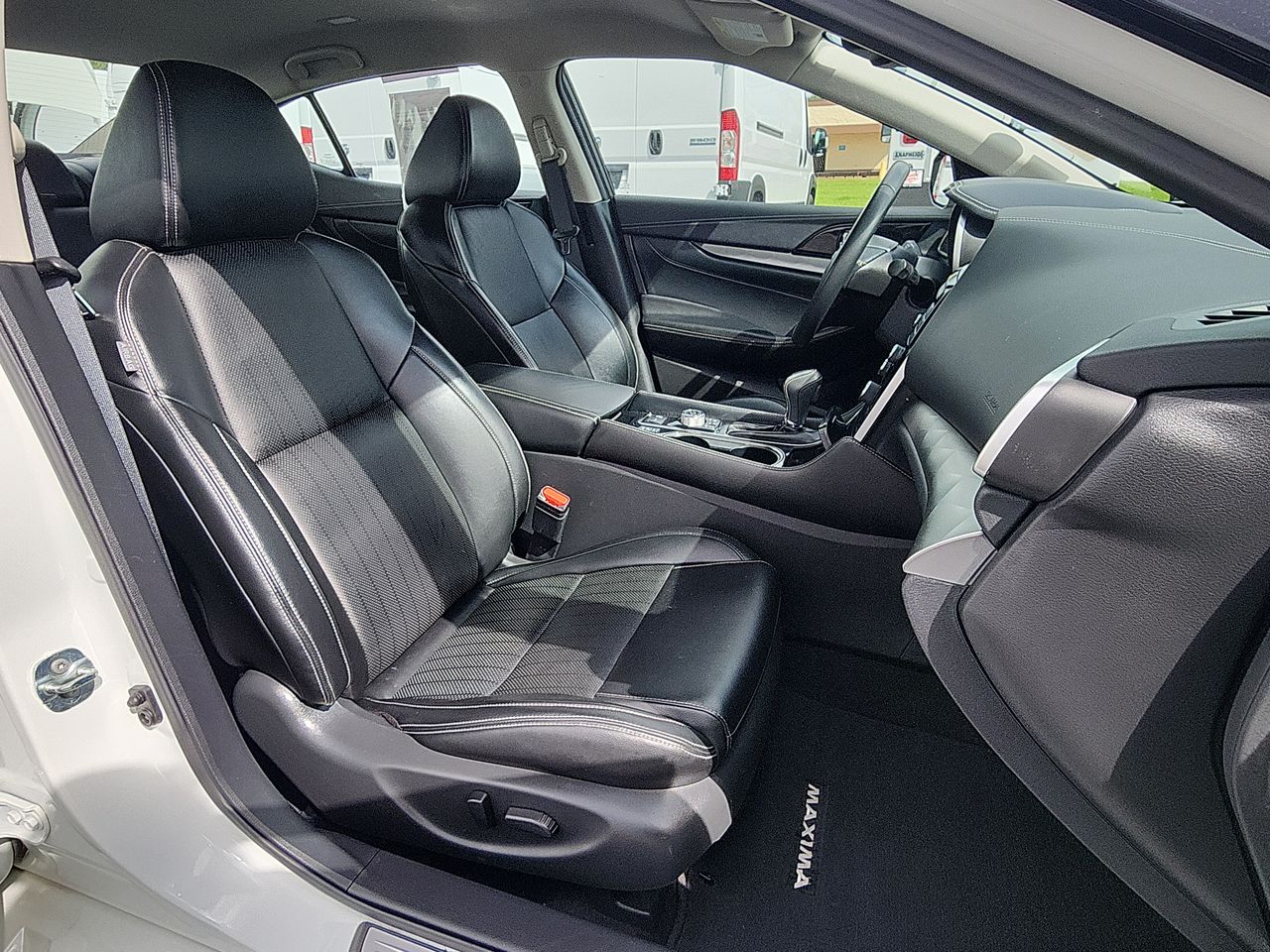 2023 Nissan Maxima SV photo 24