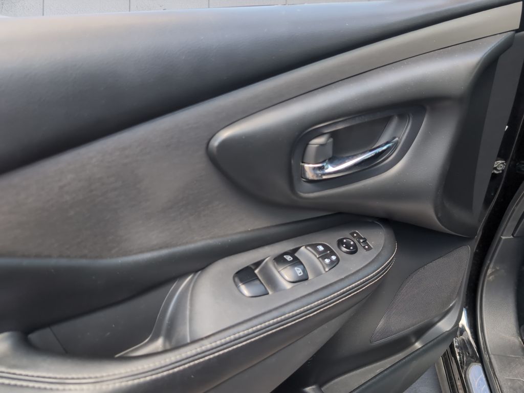 2020 Nissan Murano SV photo 12