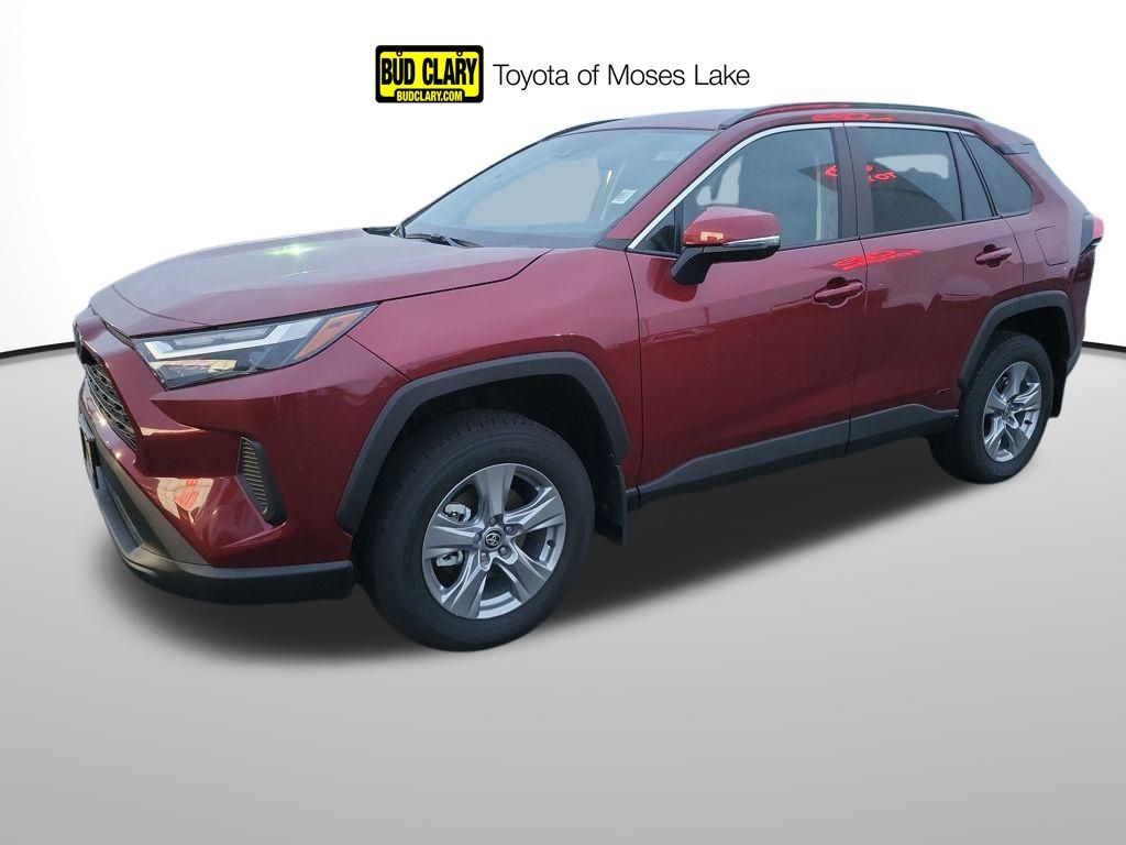 2025 Toyota RAV4 LE's photo