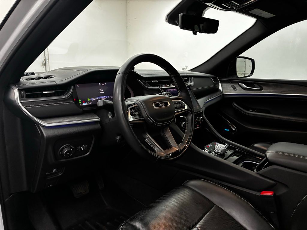 2022 Jeep Grand Cherokee Overland photo 18