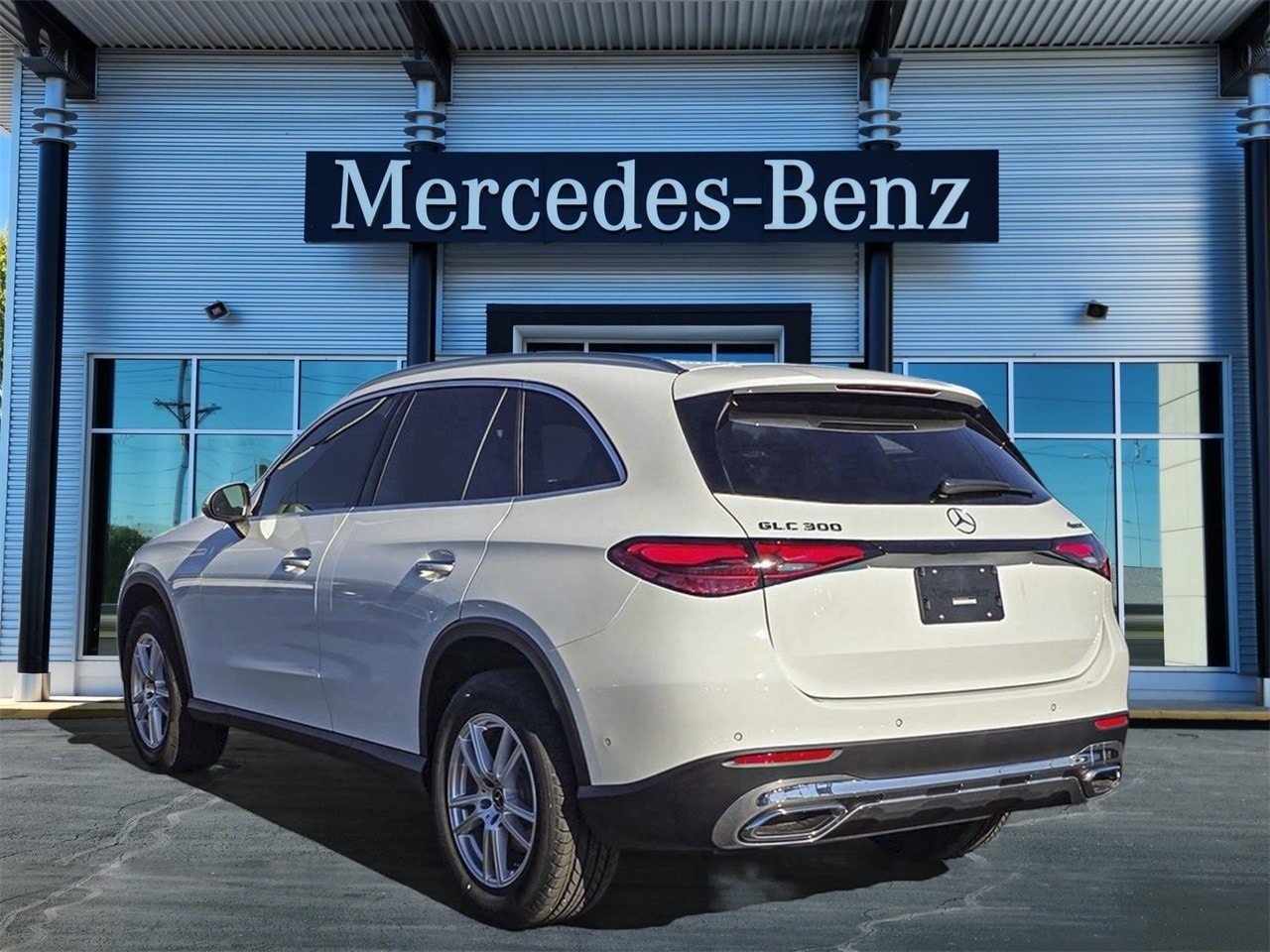 2025 Mercedes Benz GLC 300 4MATIC photo 4