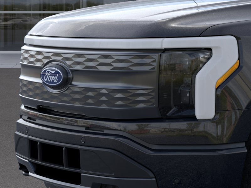 2025 Ford F-150 Lightning Lariat photo 16