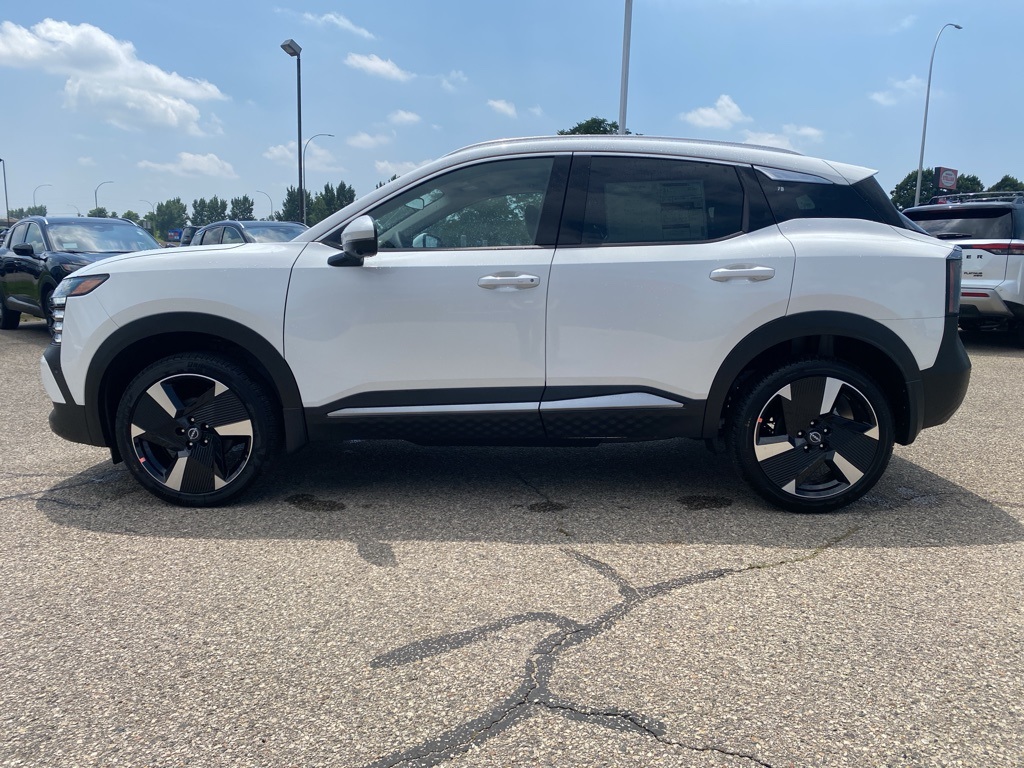 2025 Nissan Kicks SR photo 9