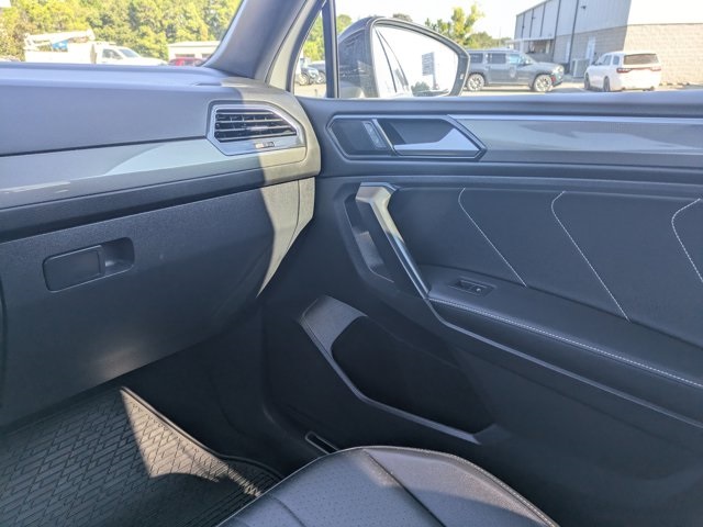 2022 Volkswagen Tiguan SE R-Line Black photo 15