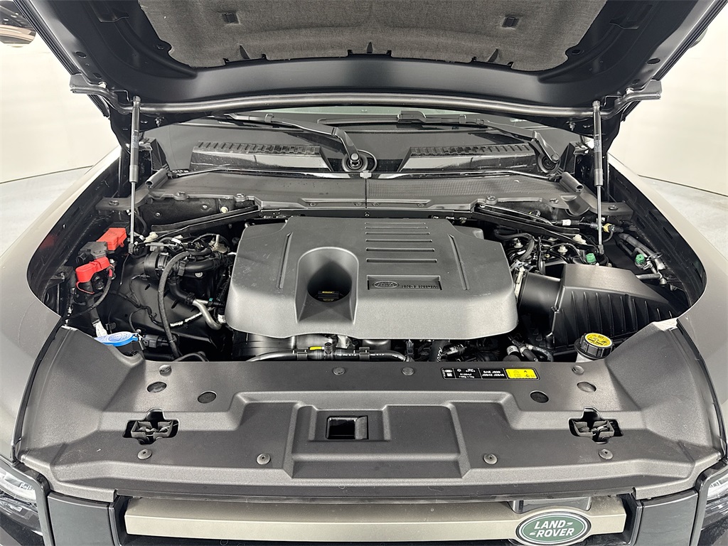 2025 Land Rover Defender 130 X-Dynamic SE photo 27
