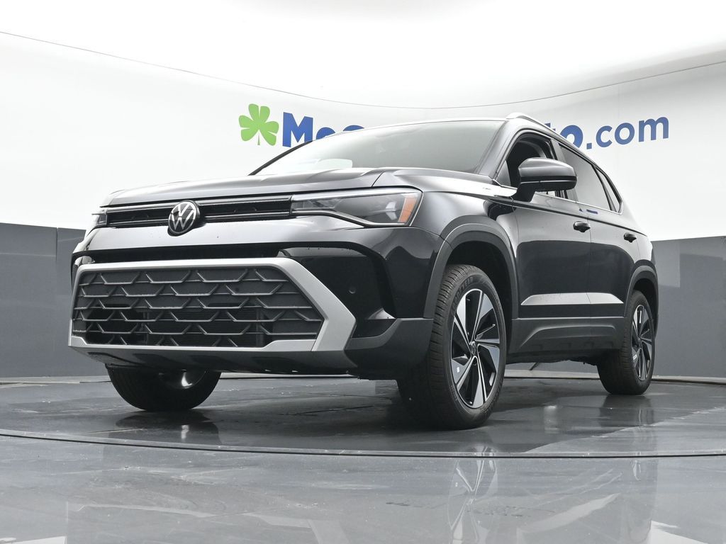 2025 Volkswagen Taos SE photo 4