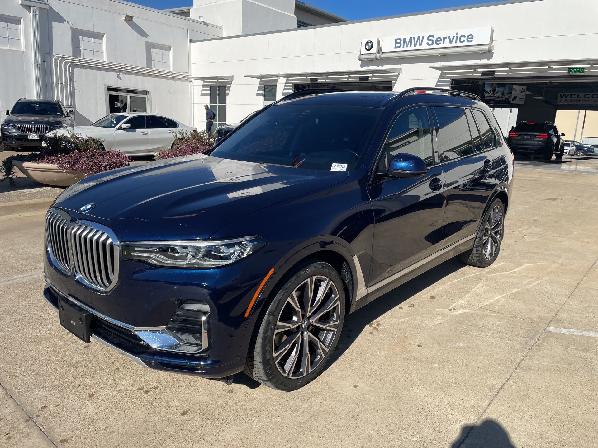 2022 BMW X7 40i's photo