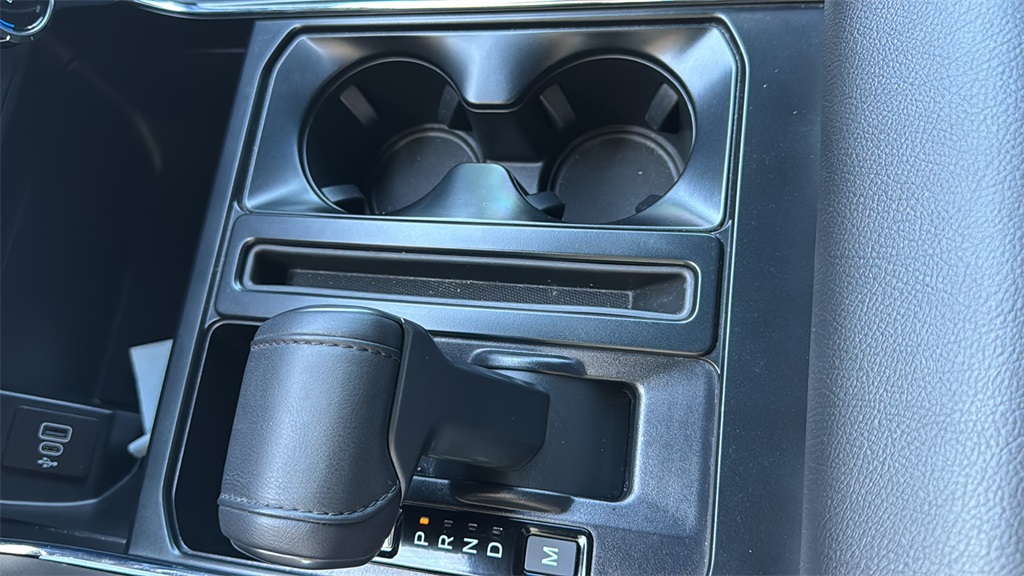 2025 Ford F-150 XLT photo 16