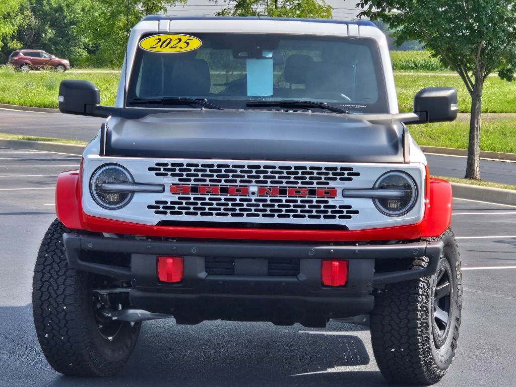 2025 Ford Bronco First Edition photo 2