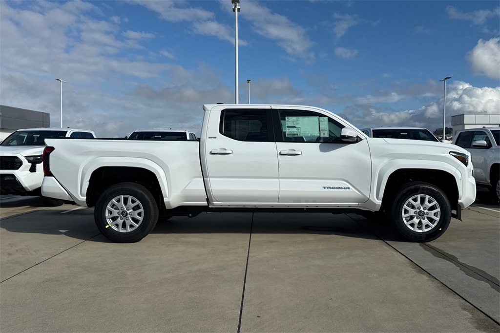 2025 Toyota Tacoma SR5 Double Cab photo 3