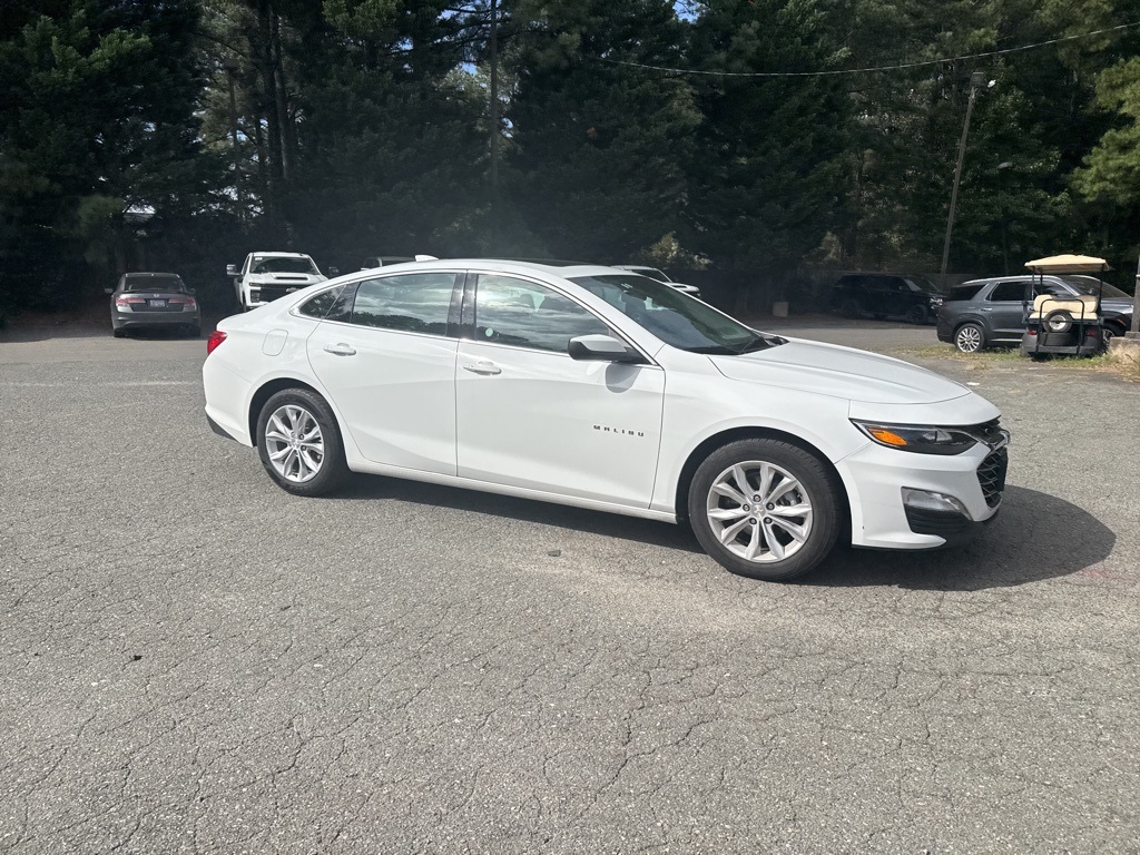 2024 Chevrolet Malibu 1LT photo 2