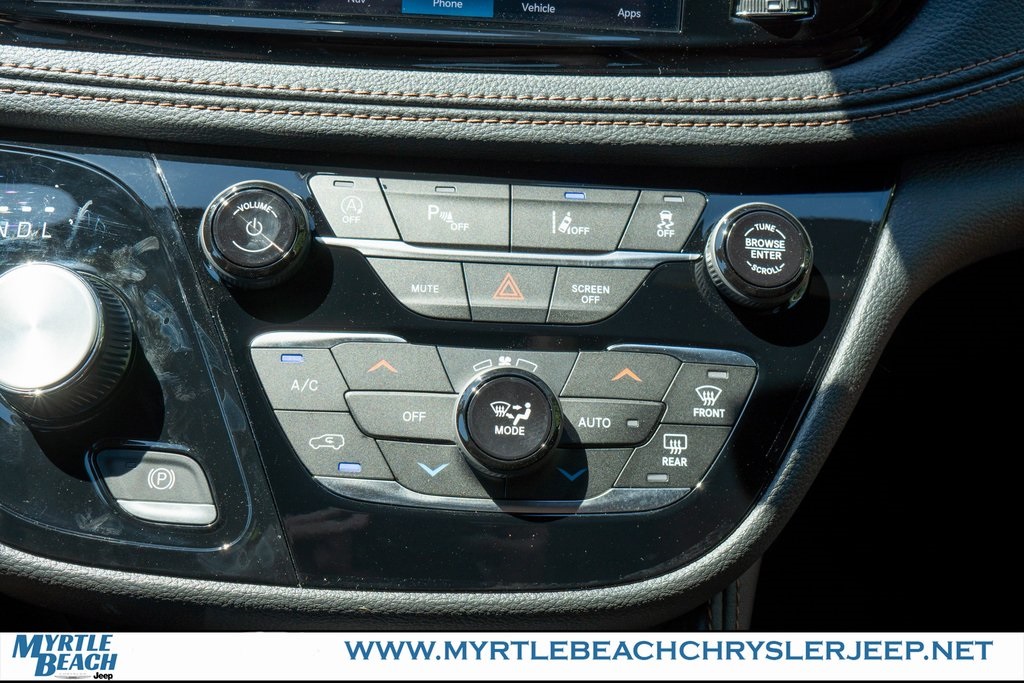 2026 Chrysler Pacifica Pinnacle photo 23