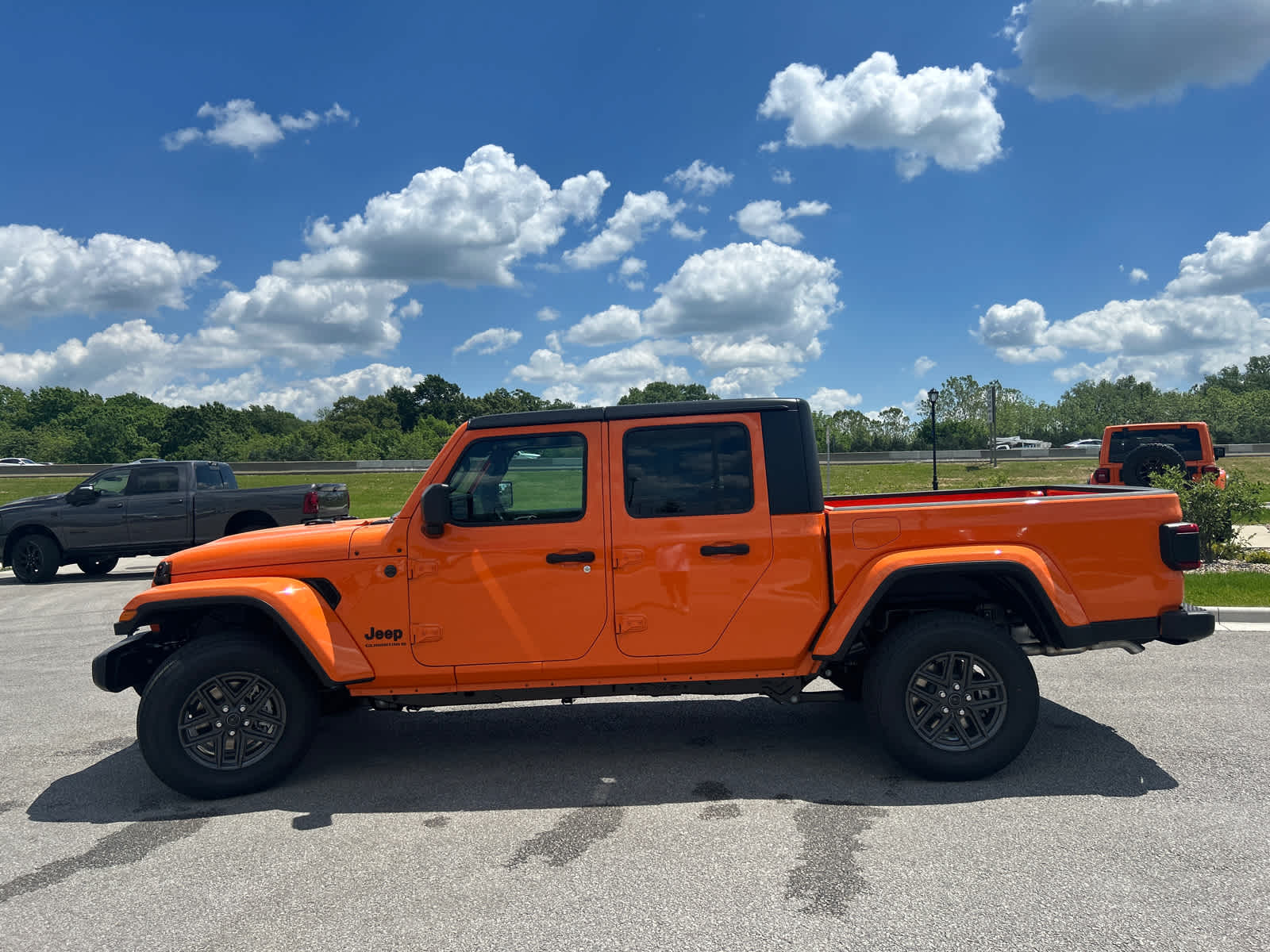 2025 Jeep Gladiator Willys Sport S photo 4