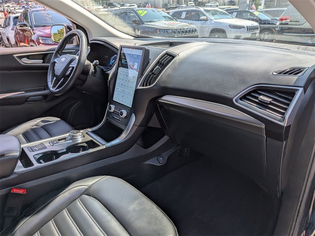 2022 Ford Edge SEL photo 24