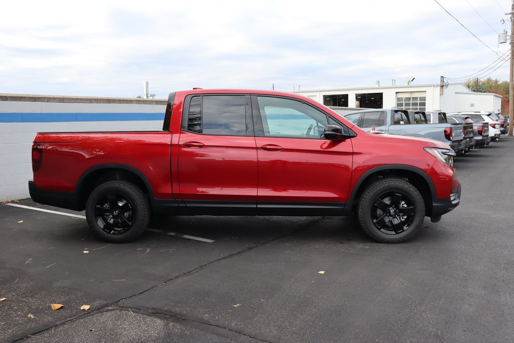 2025 Honda Ridgeline Black Edition photo 5