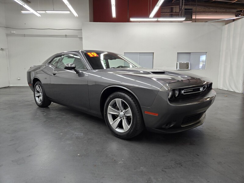 2019 Dodge Challenger SXT photo 4