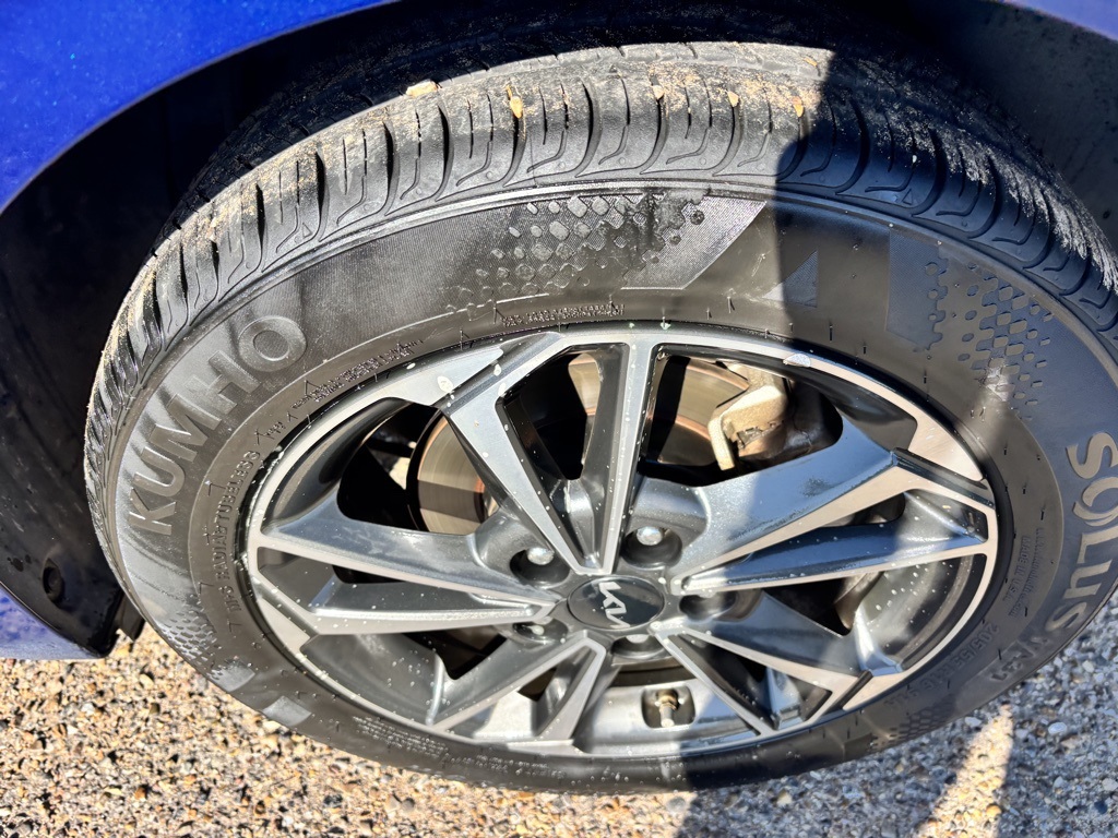 2023 Kia Forte LXS photo 3