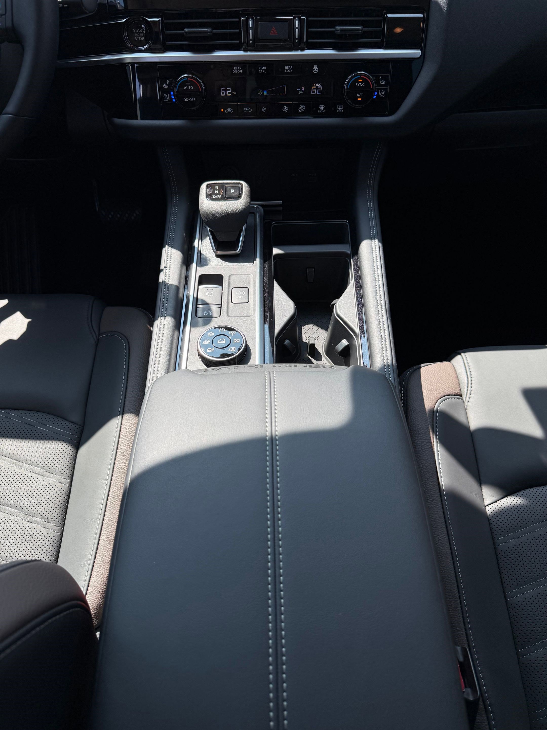 2025 Nissan Pathfinder Platinum photo 16