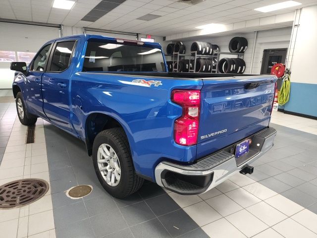 2022 Chevrolet Silverado 1500 LT photo 2